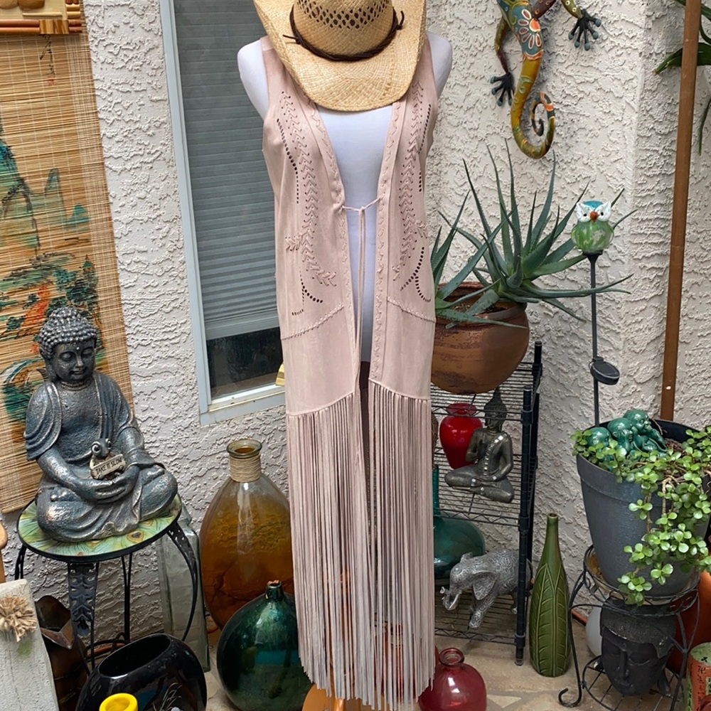 🌸BEAUTIFUL BLUSH SUEDE FRINGE VEST🌸